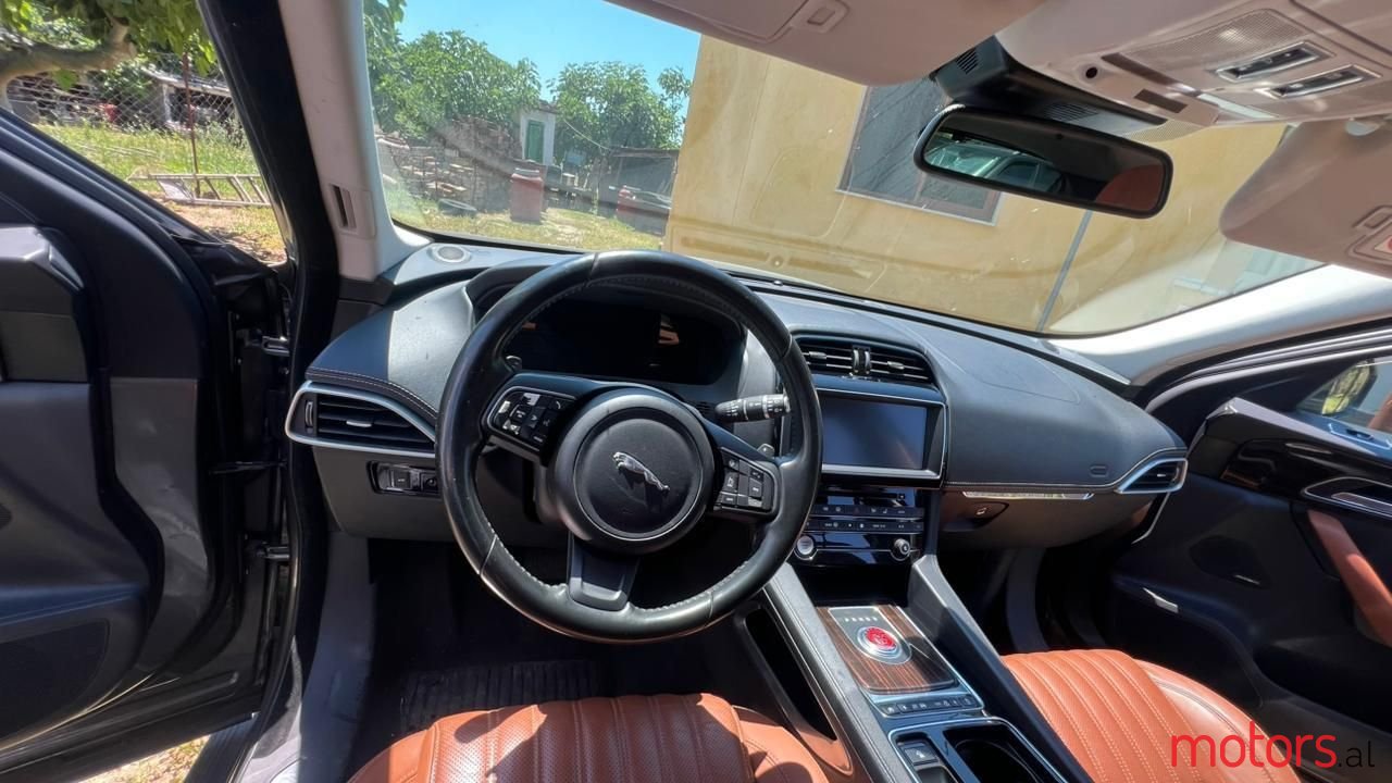 2017' Jaguar F-Pace photo #3
