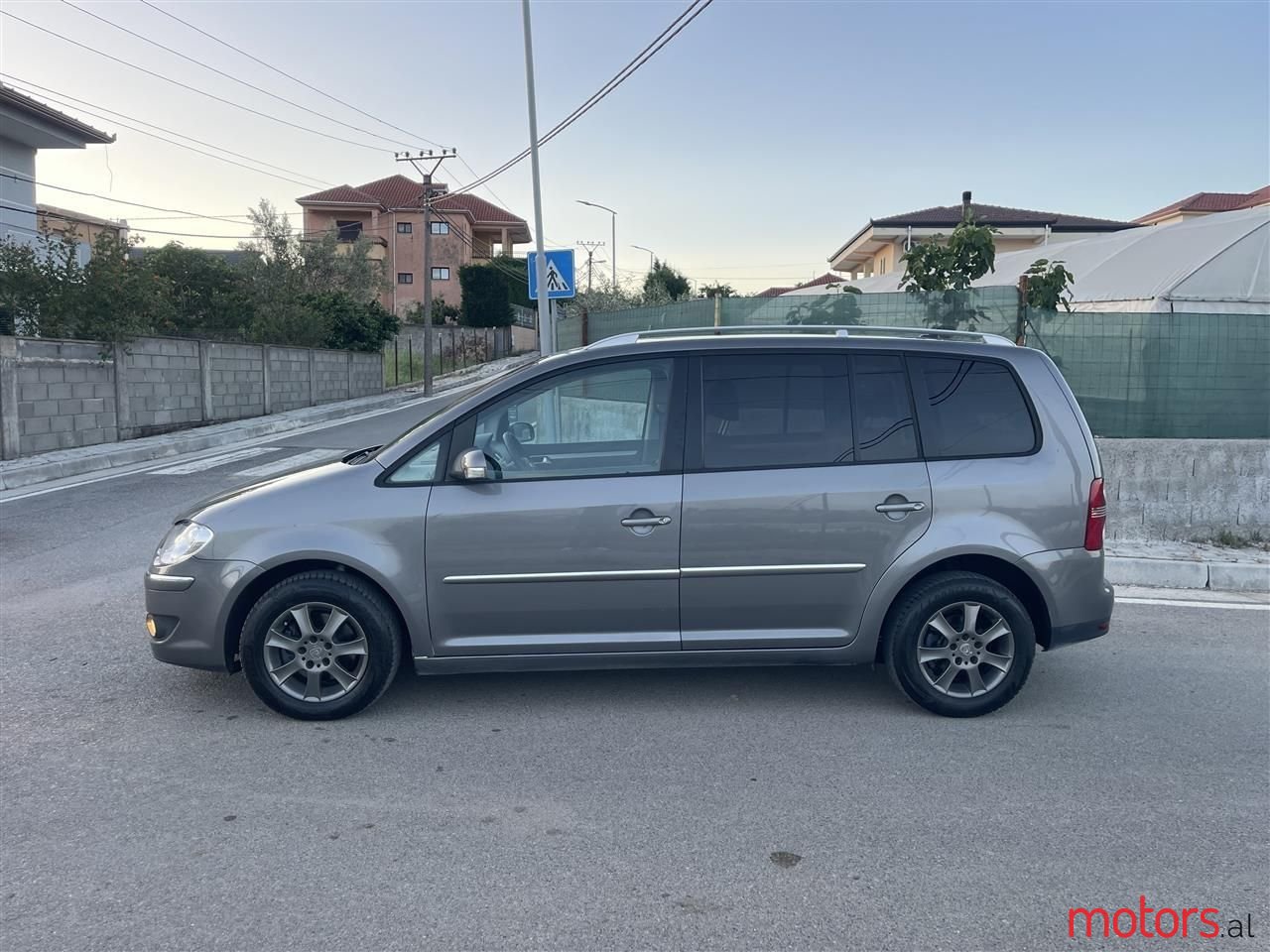 2007' Volkswagen Touran photo #1