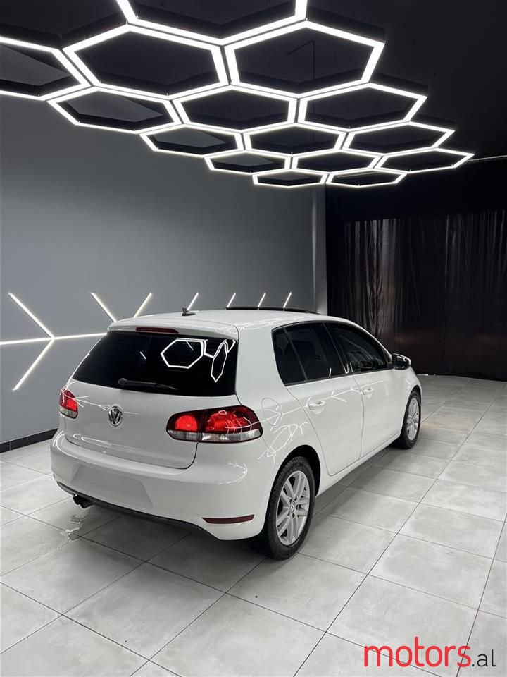 2010' Volkswagen Golf photo #4