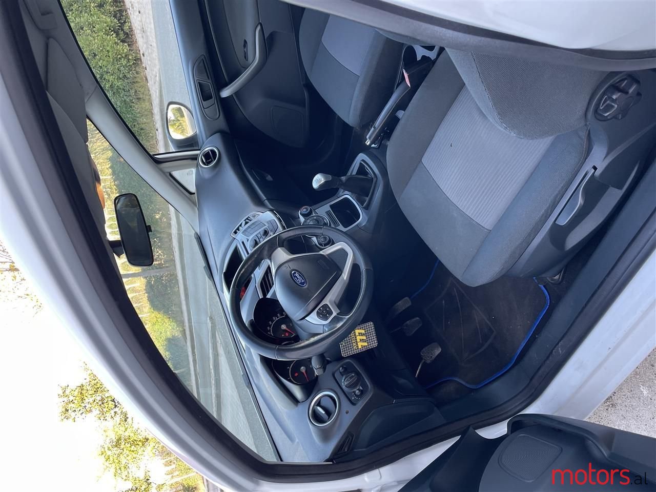 2012' Ford Fiesta photo #5