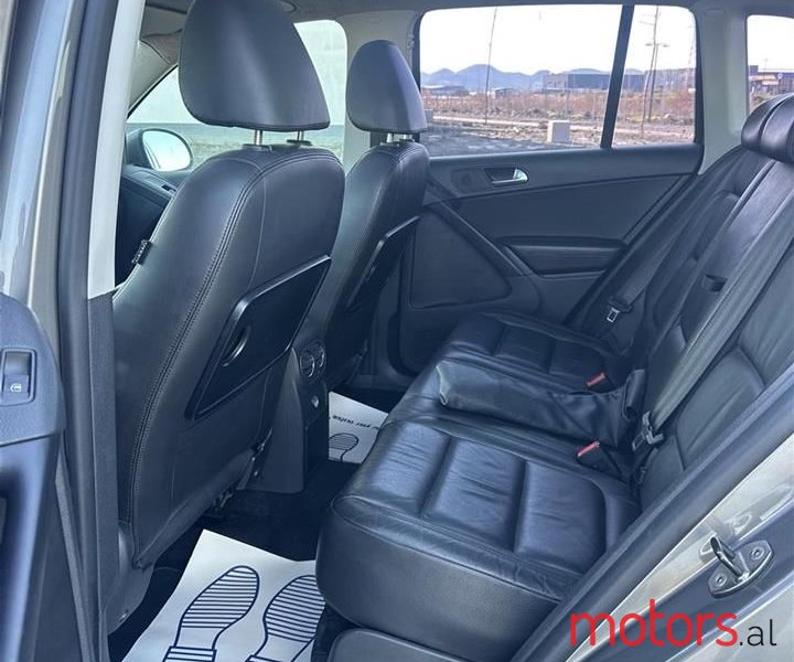 2010' Volkswagen Tiguan photo #4