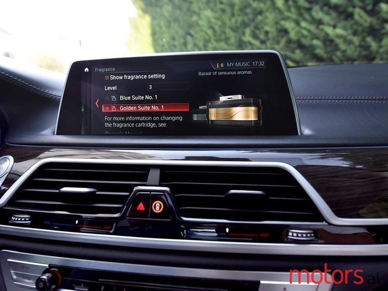 2017' BMW 750 photo #6
