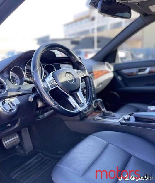 2012' Mercedes-Benz C 300 photo #2