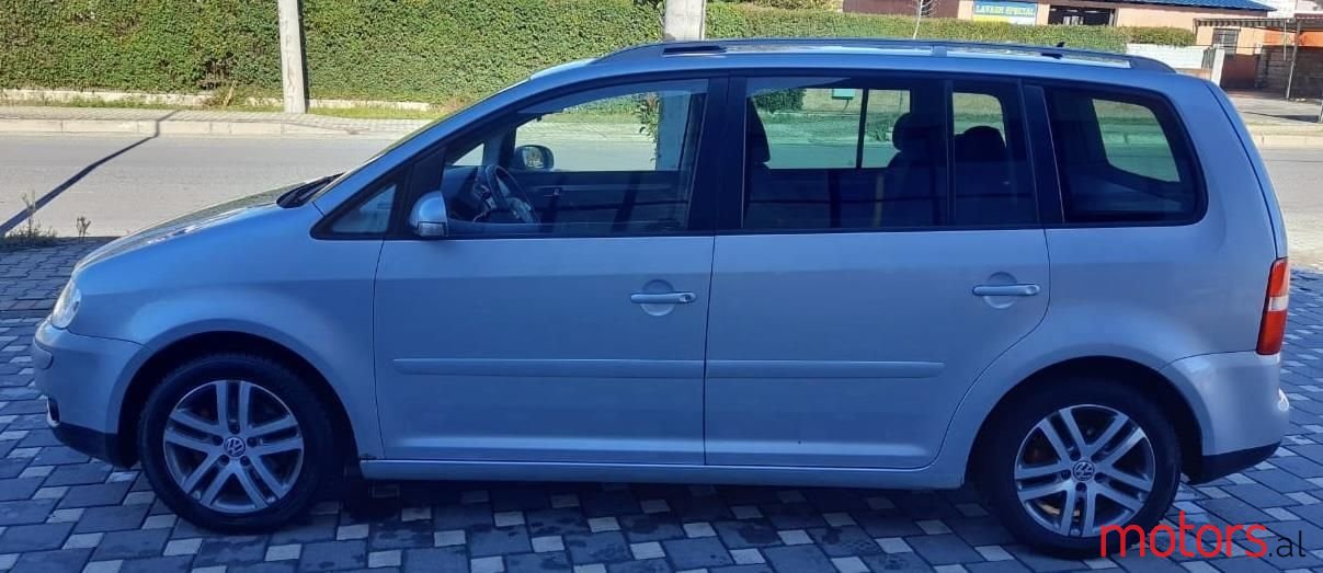 2006' Volkswagen Touran photo #3