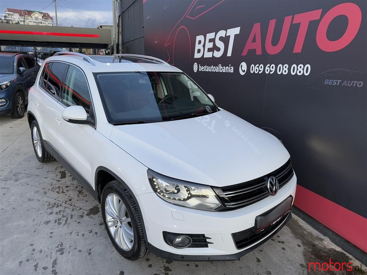 2012' Volkswagen Tiguan photo #6