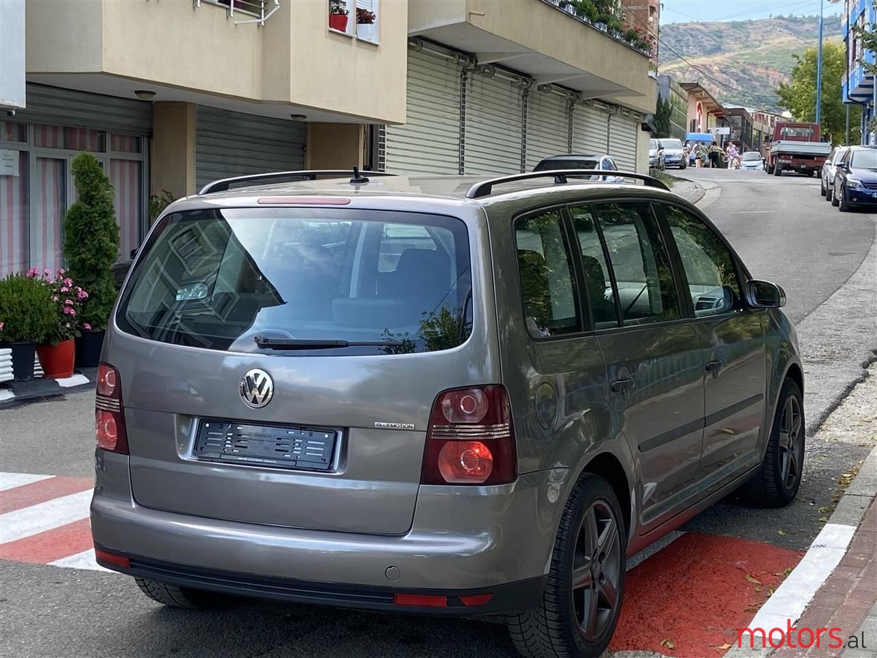 2008' Volkswagen Touran photo #5