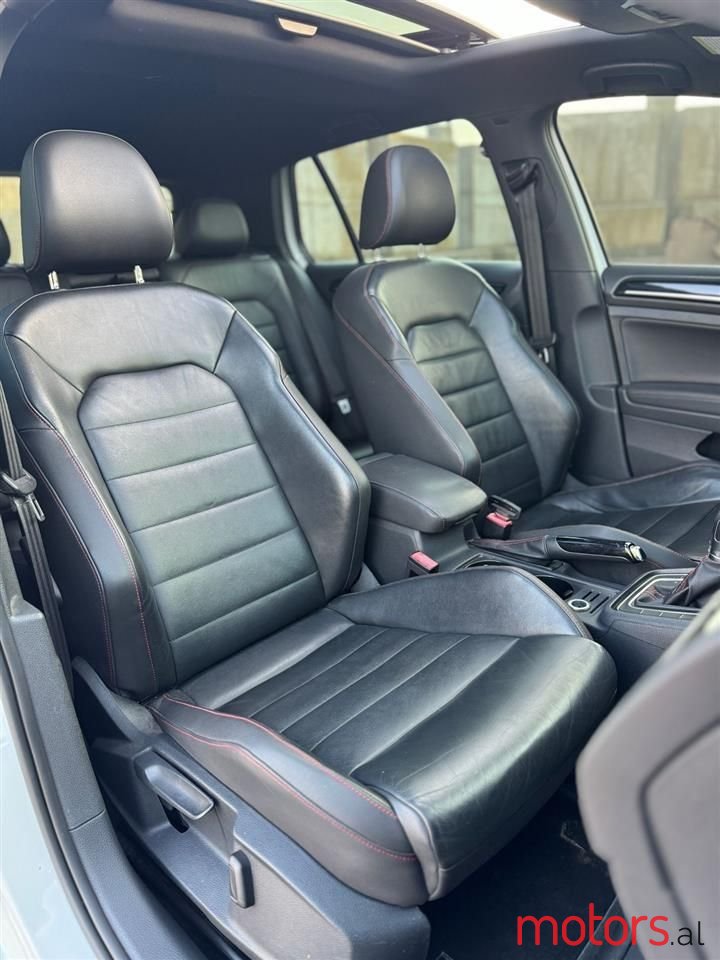 2015' Volkswagen Golf photo #5