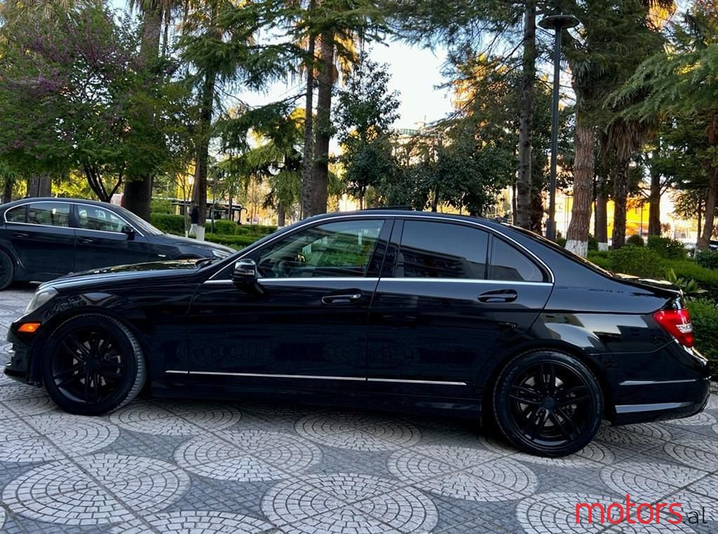 2012' Mercedes-Benz C 300 photo #5