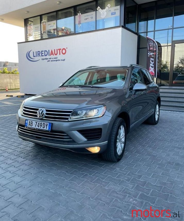 2016' Volkswagen Touareg photo #1