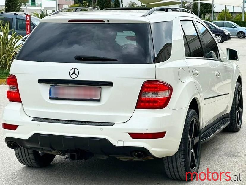 2011' Mercedes-Benz 350 photo #4