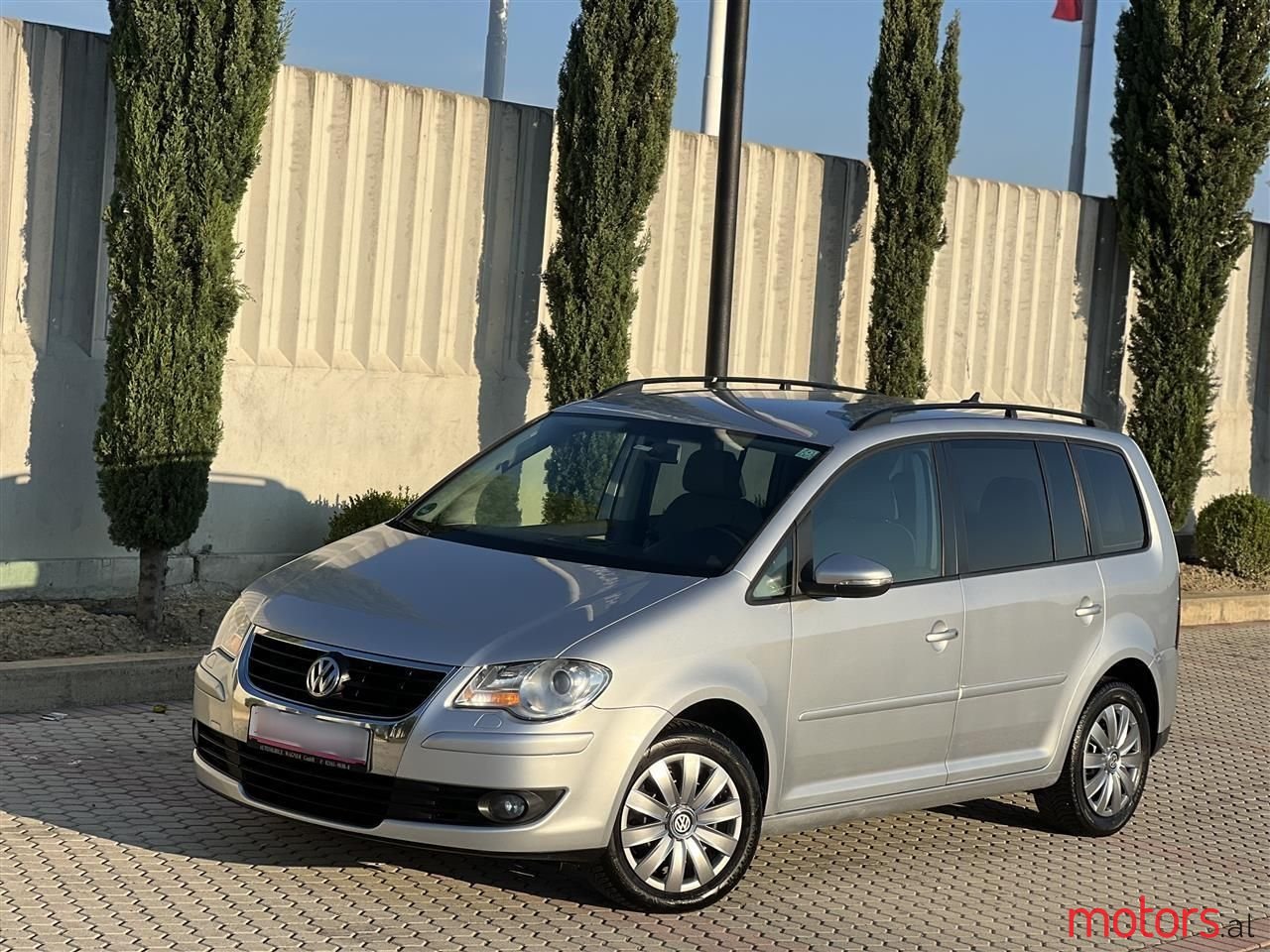 2010' Volkswagen Touran photo #1