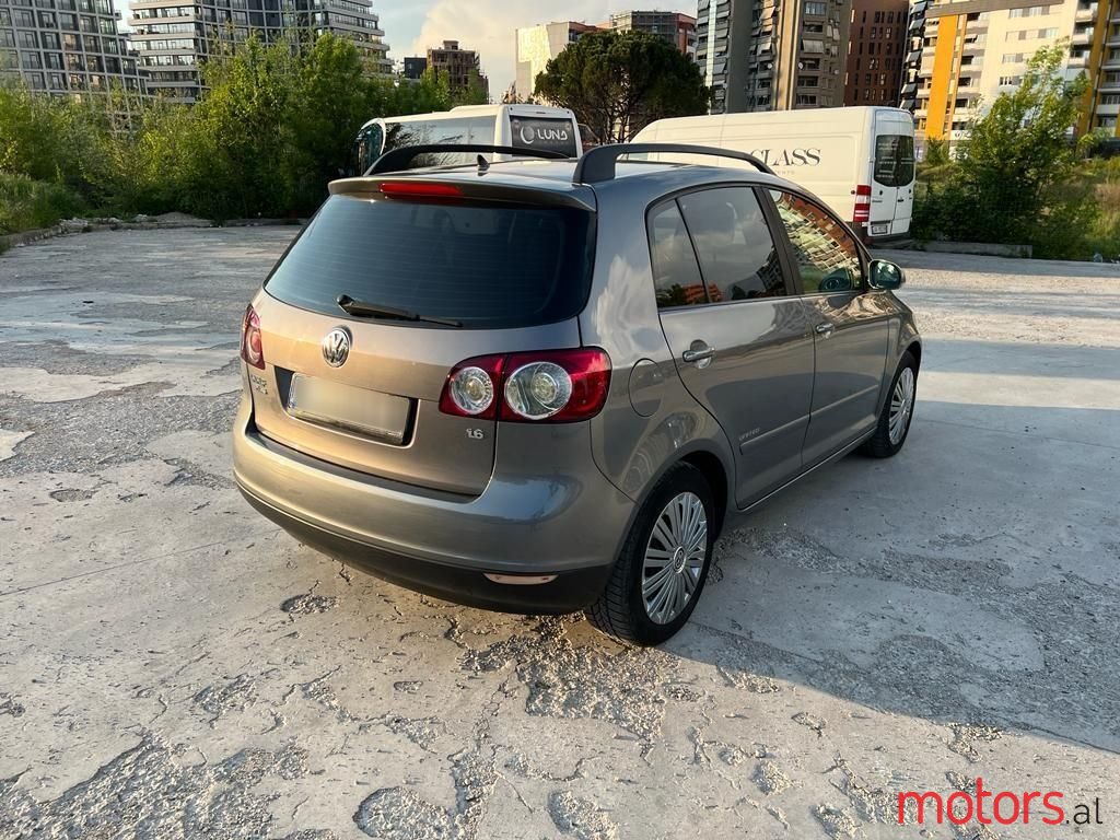 2008' Volkswagen Golf Plus photo #3