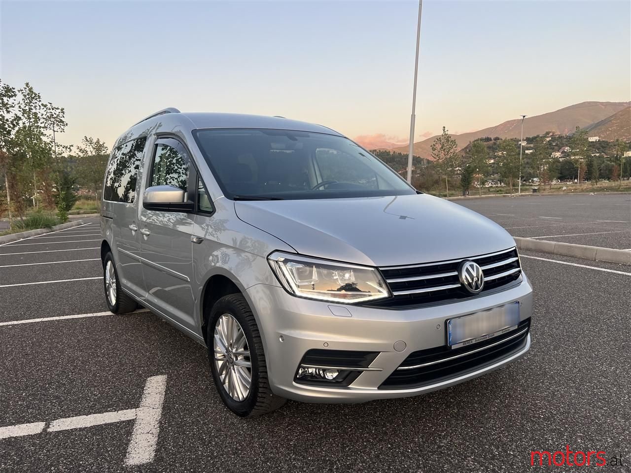 2017' Volkswagen Caddy photo #2