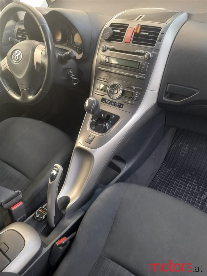 2008' Toyota Auris photo #3