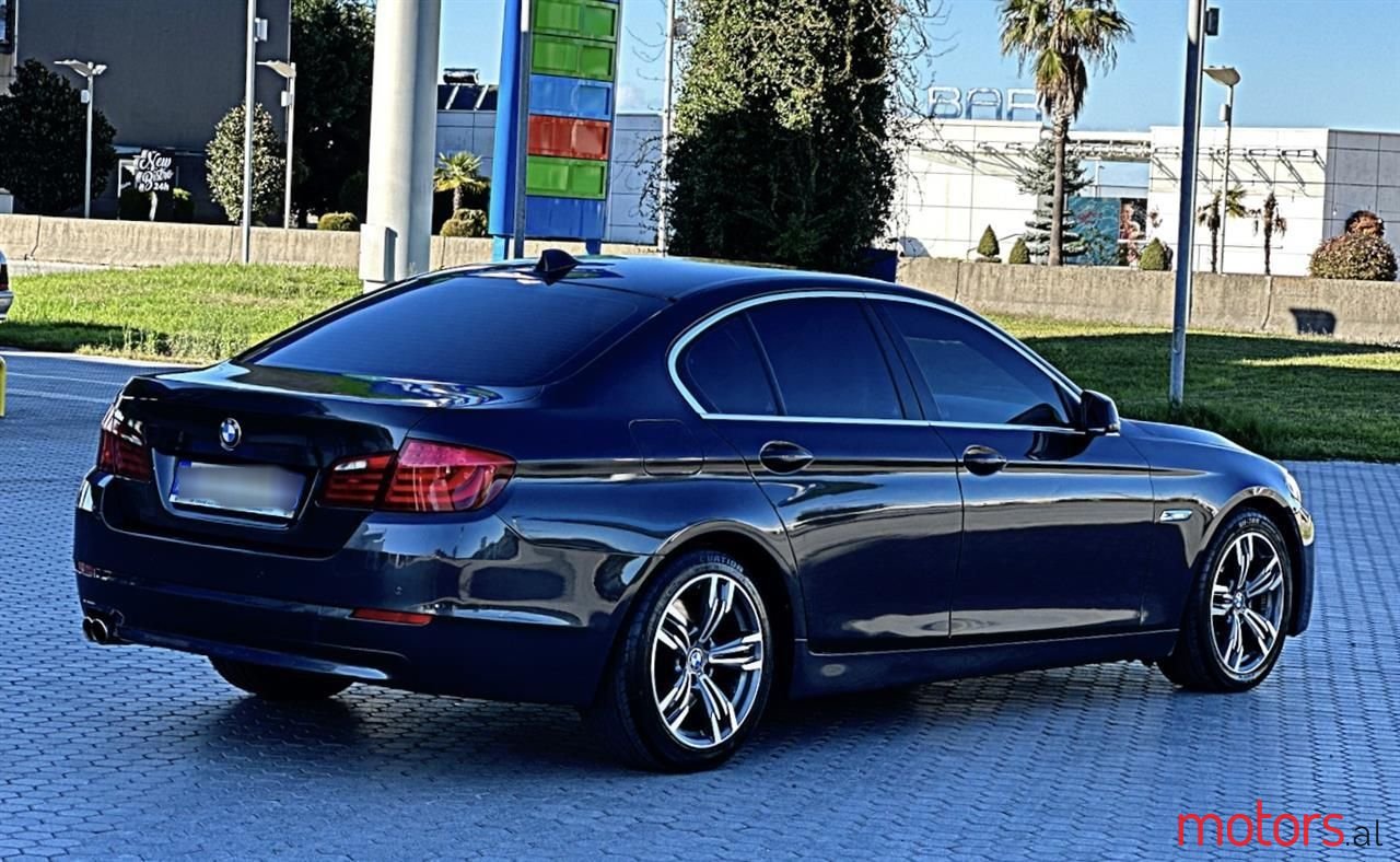 2011' BMW 530 photo #6