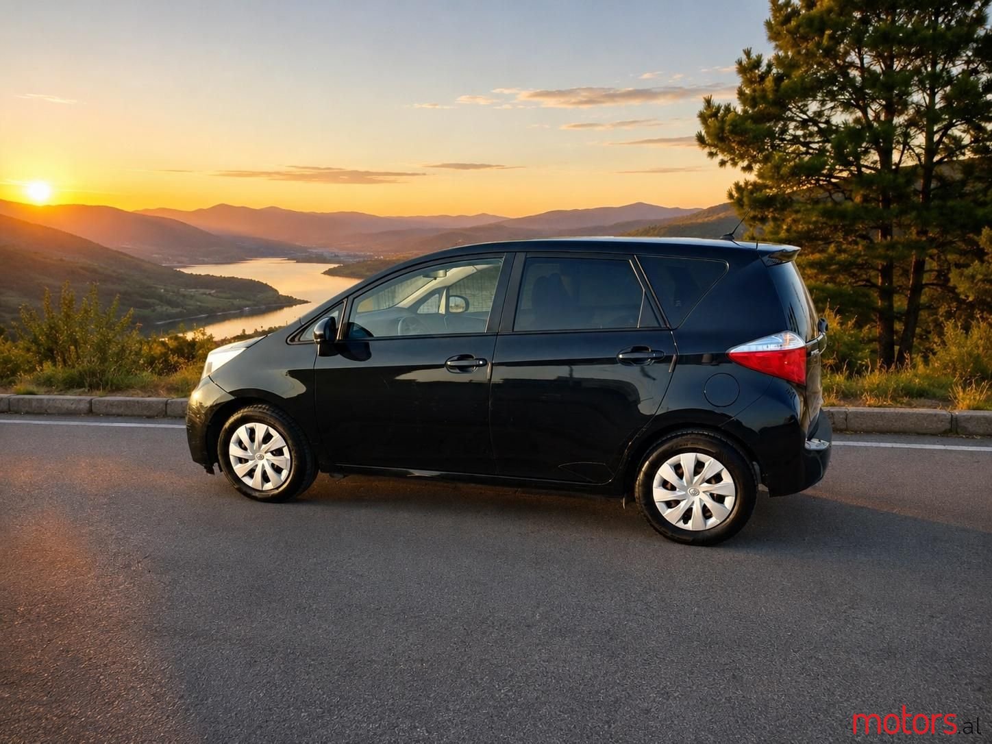 2013' Toyota Verso-S photo #6