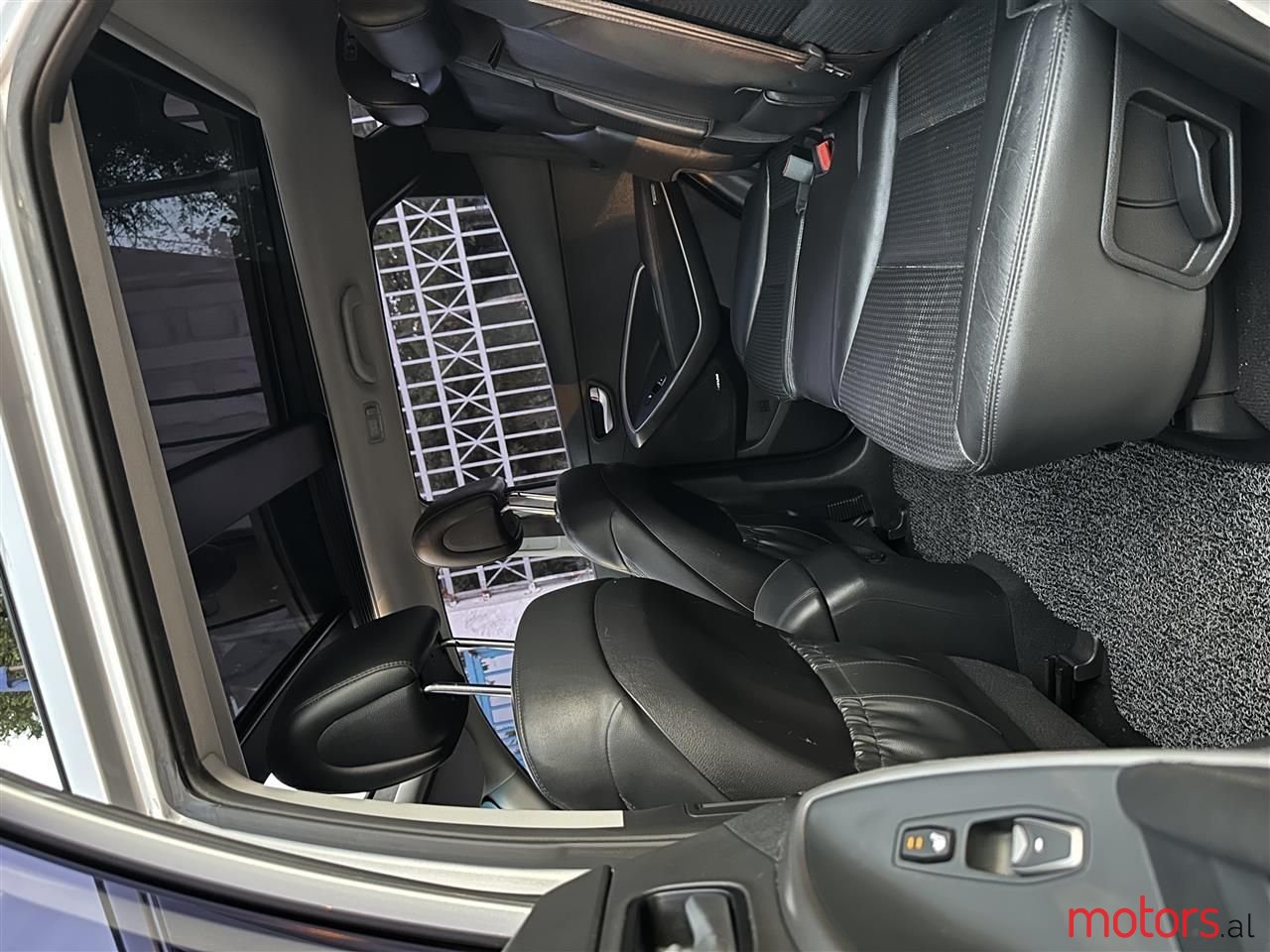 2013' Hyundai Santa Fe photo #5