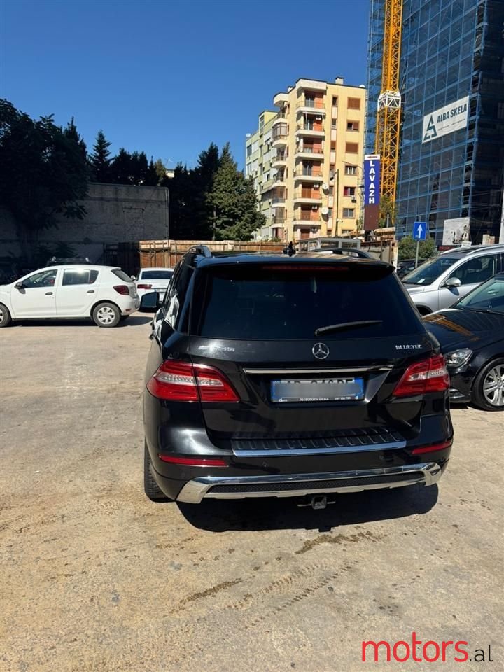 2014' Mercedes-Benz 320 photo #2