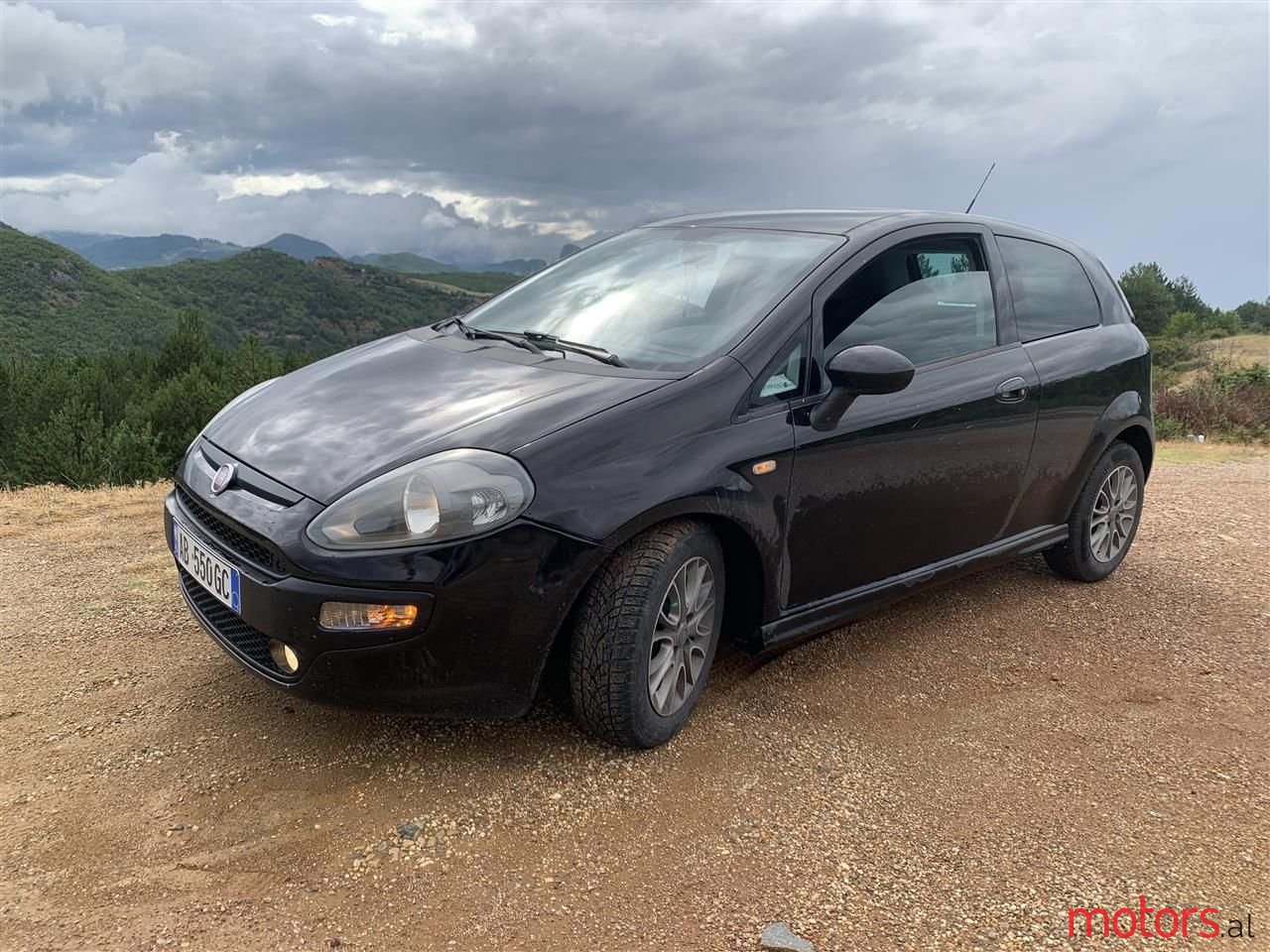 2012' Fiat Punto Evo photo #2