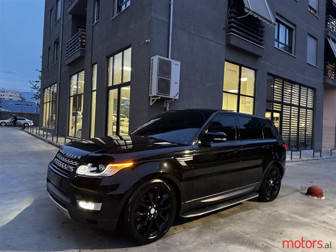 2015' Land Rover Range Rover Sport photo #1