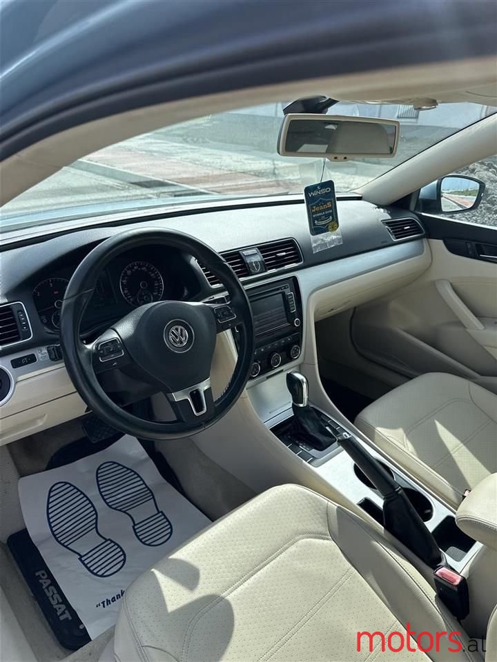 2013' Volkswagen Passat photo #2