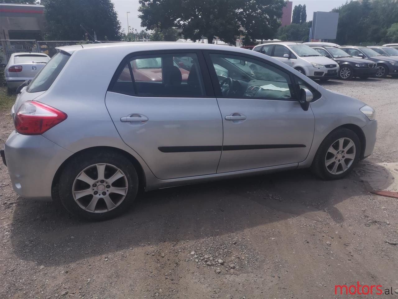 2011' Toyota Auris photo #6