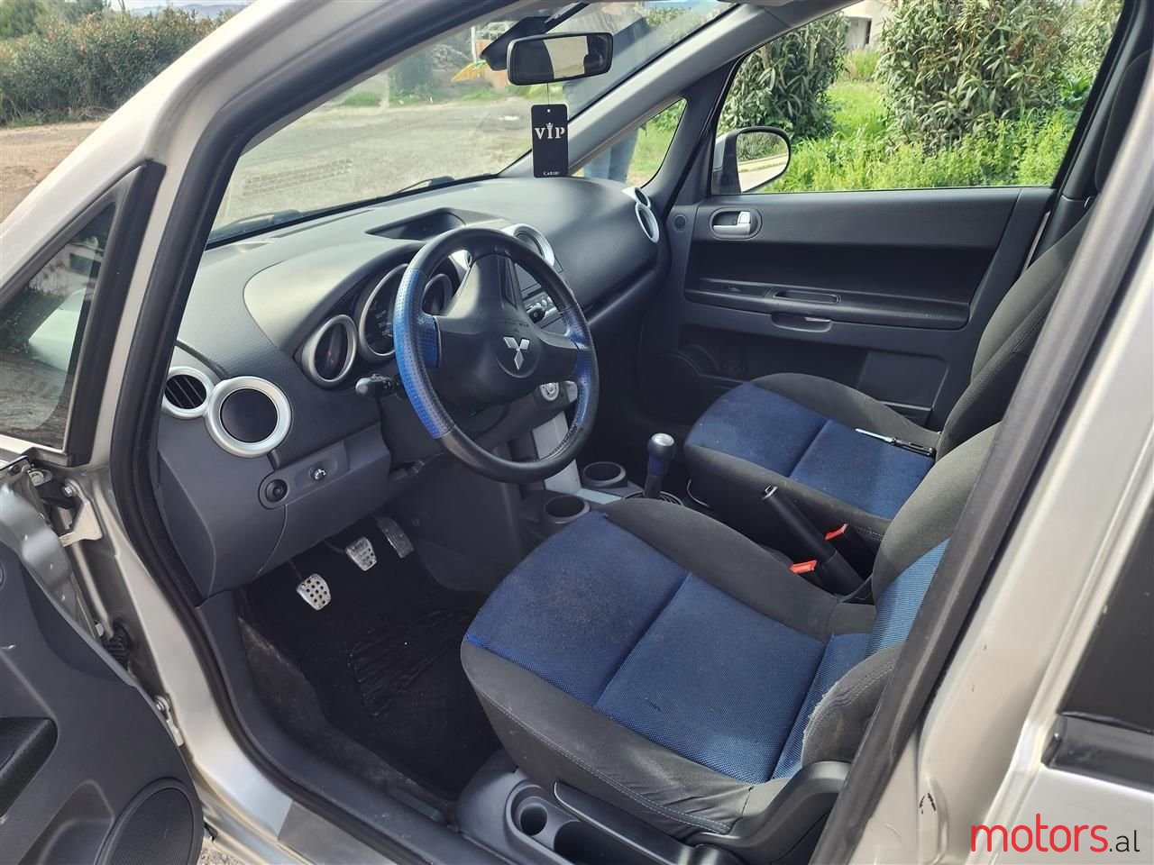 2007' Mitsubishi Colt photo #4