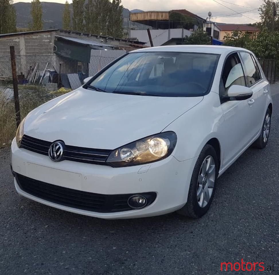 2010' Volkswagen Golf photo #1