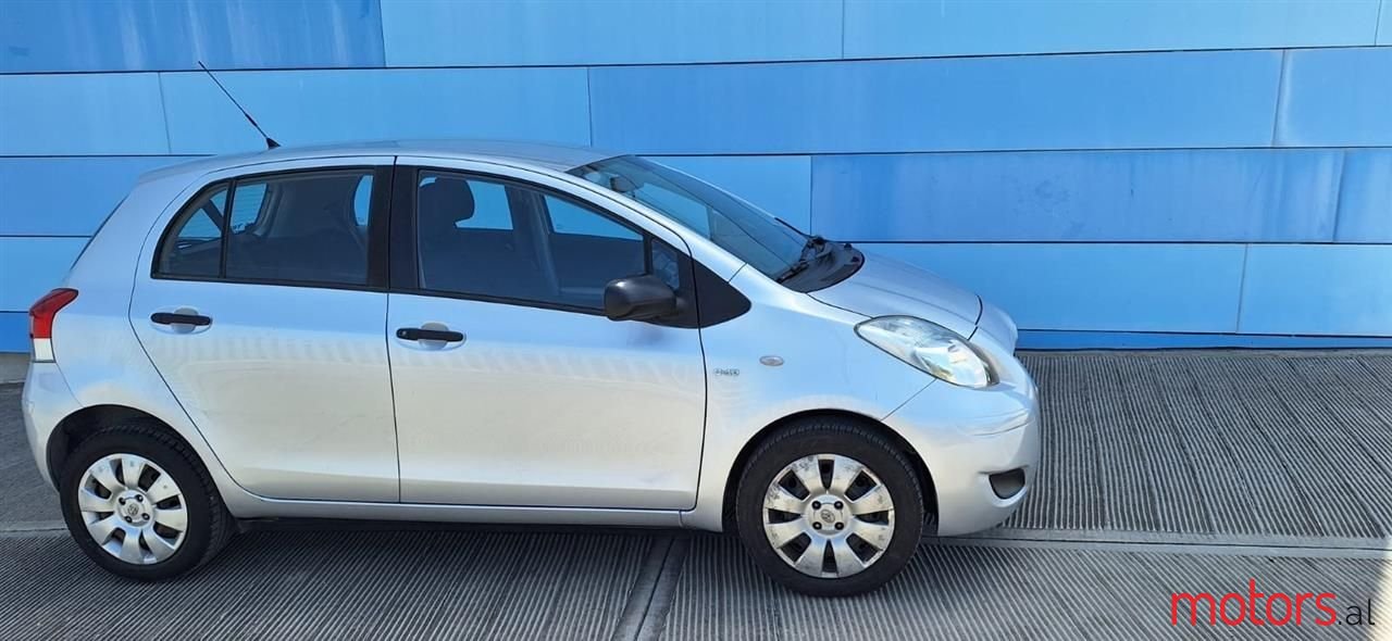 2010' Toyota Yaris photo #5