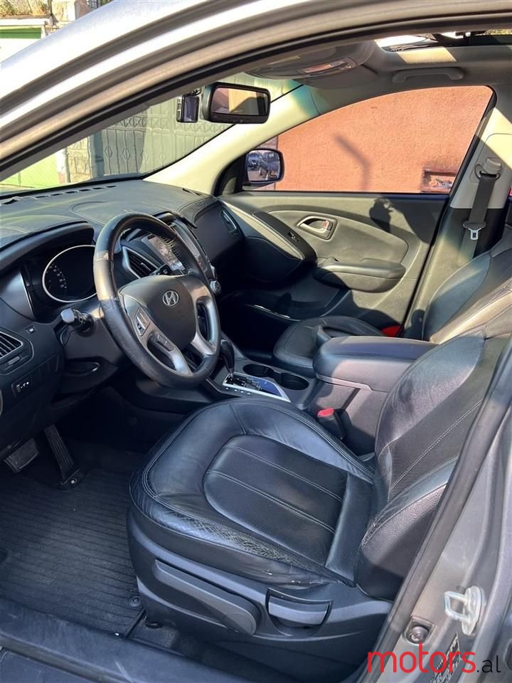 2010' Hyundai Tucson photo #5