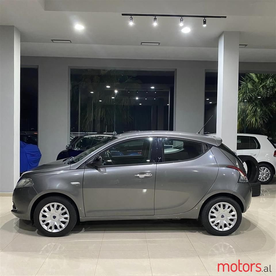 2012' Lancia Ypsilon photo #5