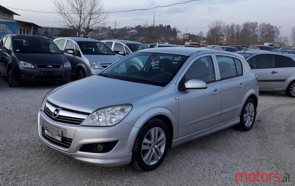 2008' Opel Astra photo #1