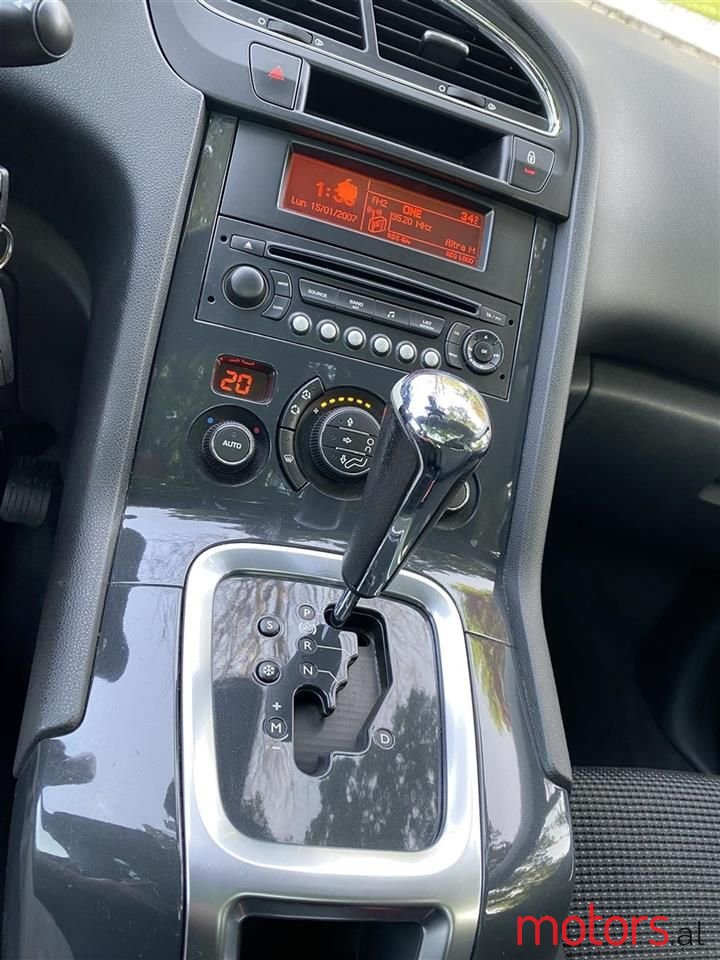 2010' Peugeot 5008 photo #3