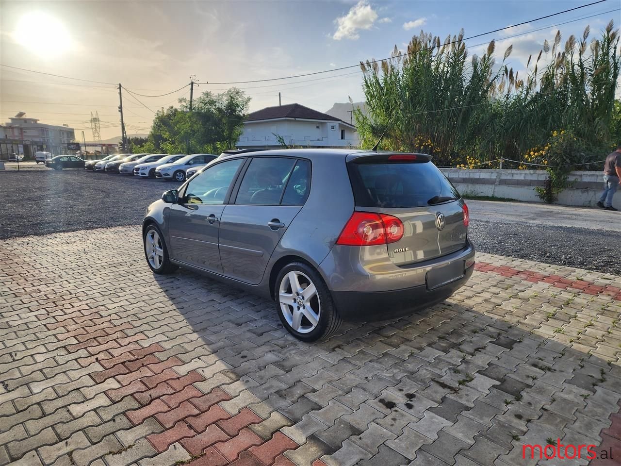 2008' Volkswagen Golf photo #2