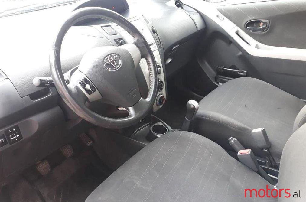2007' Toyota Yaris photo #2
