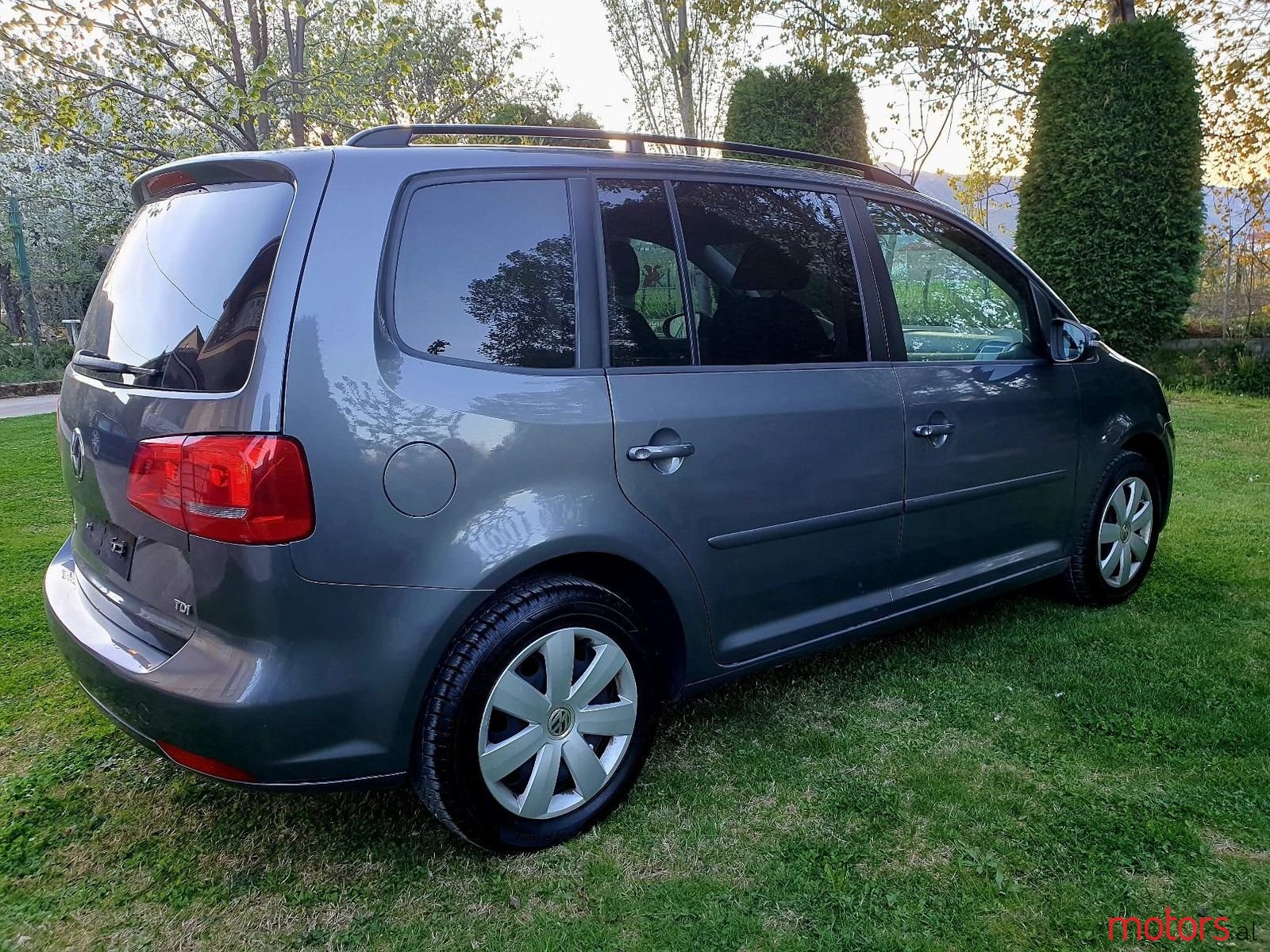 2010' Volkswagen Touran photo #6
