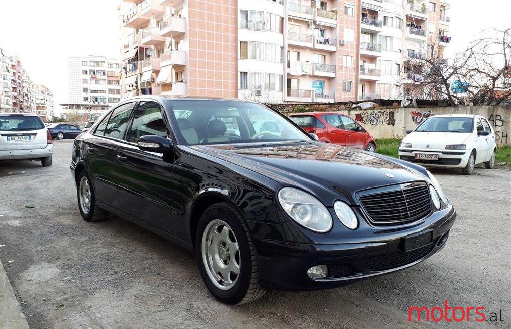 2002' Mercedes-Benz E 220 photo #2