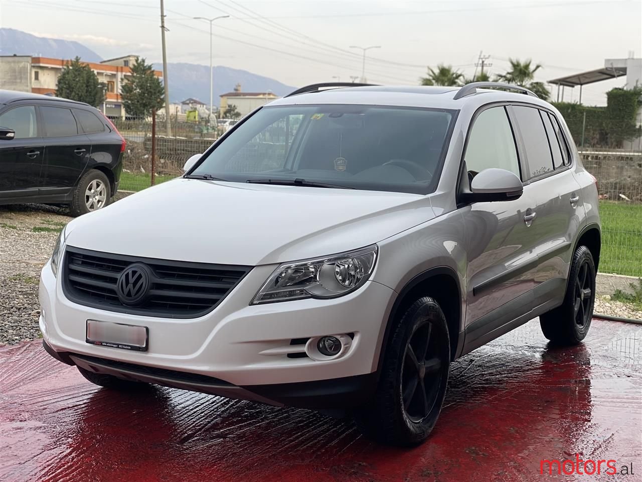 2009' Volkswagen Tiguan photo #1