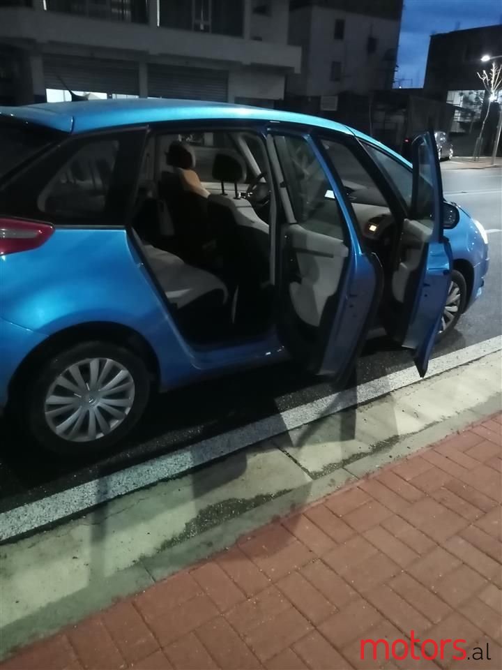 2008' Citroen C4 photo #4