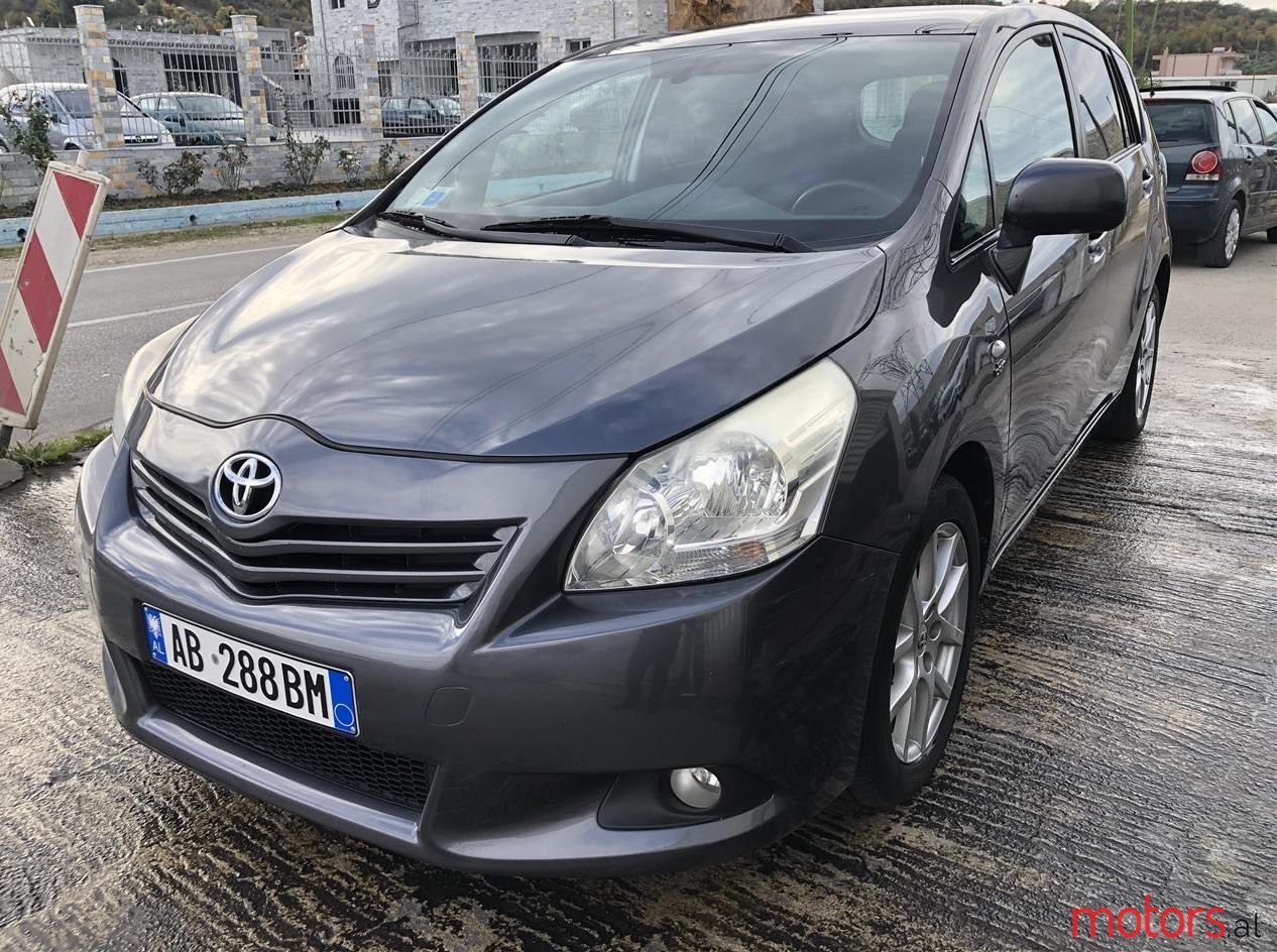 2010' Toyota Corolla Verso photo #1