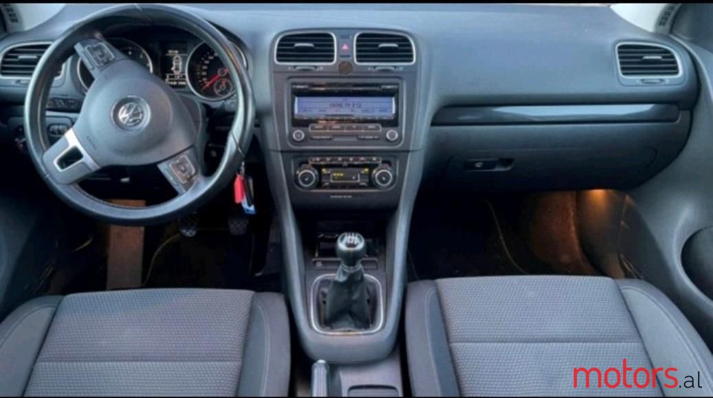 2009' Volkswagen Golf photo #6