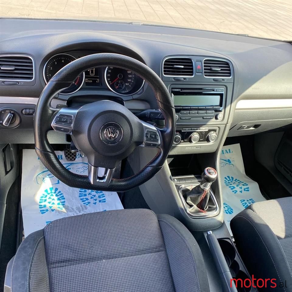 2011' Volkswagen Golf photo #2