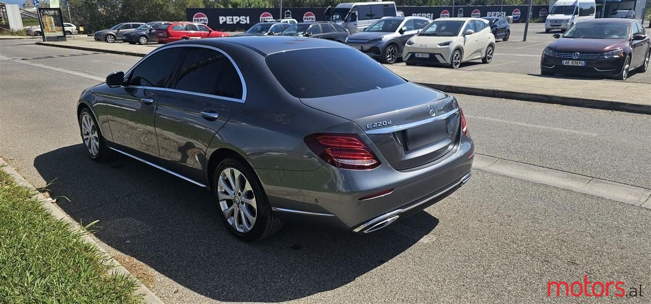 2017' Mercedes-Benz E 220 photo #3