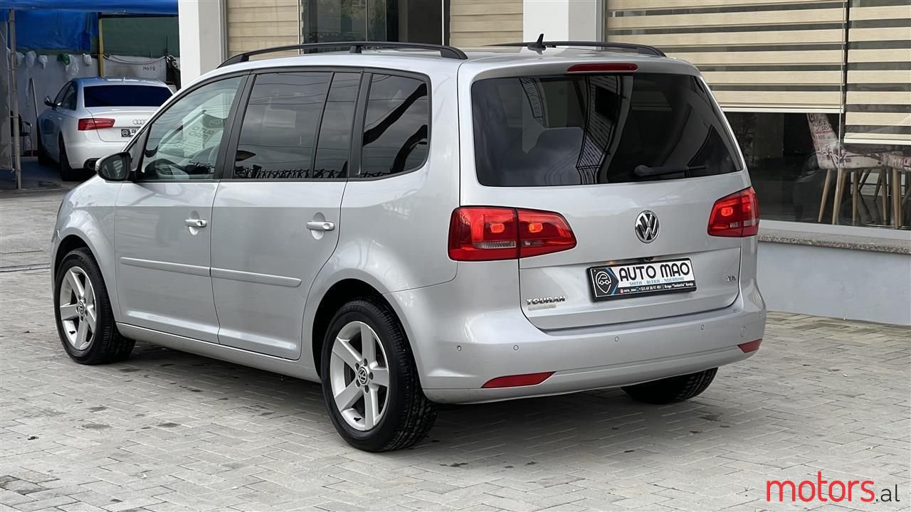 2011' Volkswagen Touran photo #5