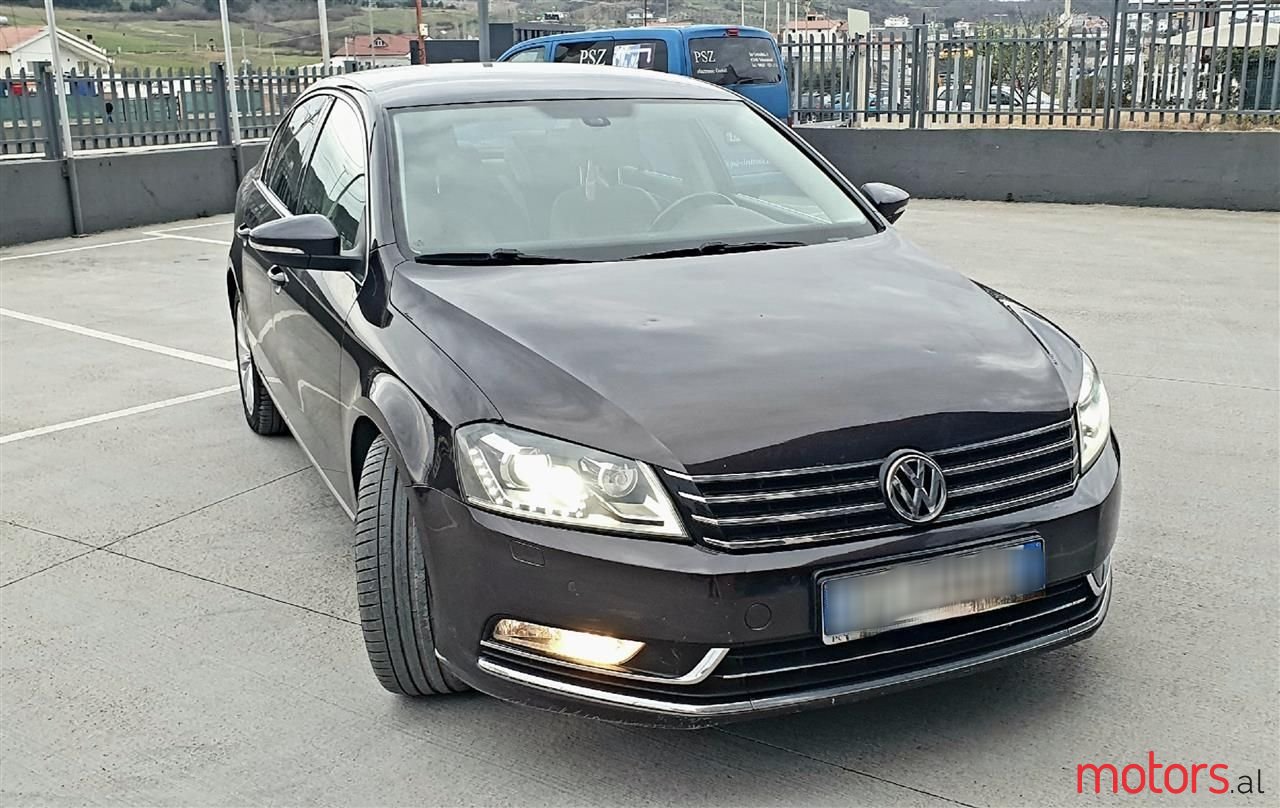 2011' Volkswagen Passat photo #1