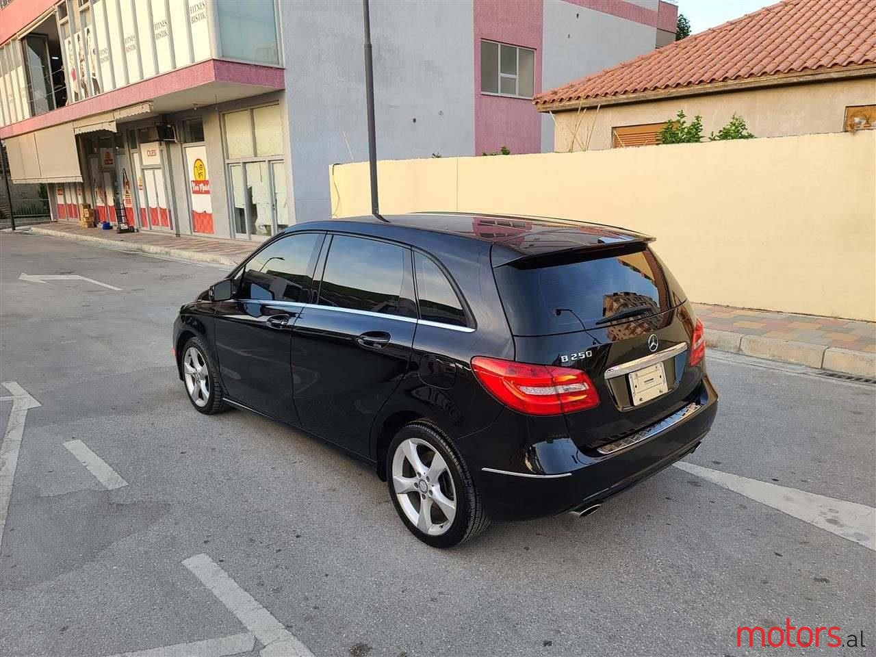 2013' Mercedes-Benz B 250 photo #6