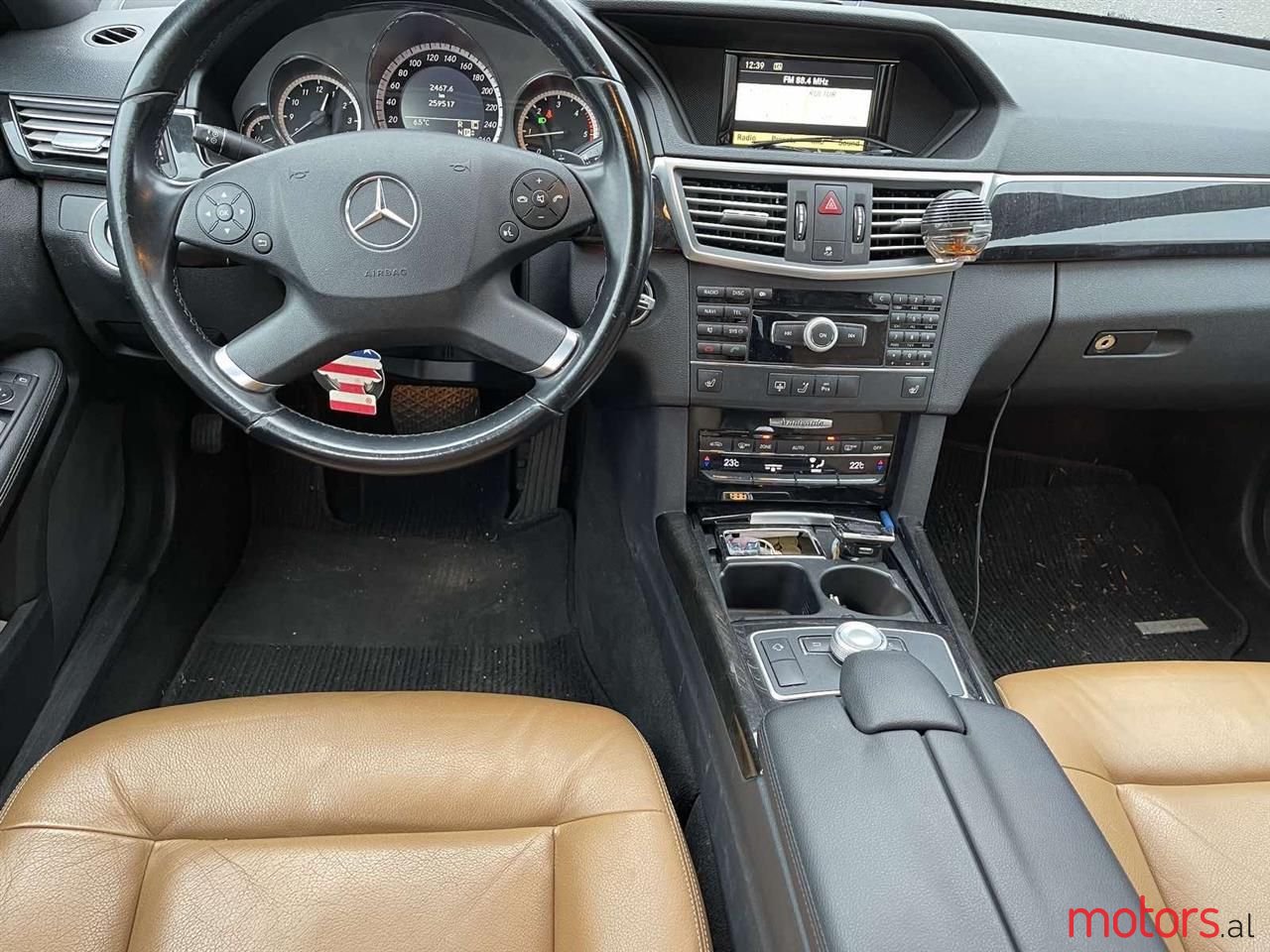 2009' Mercedes-Benz 350 photo #4