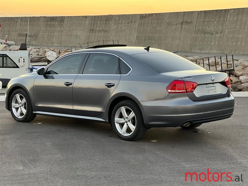 2012' Volkswagen Passat photo #4