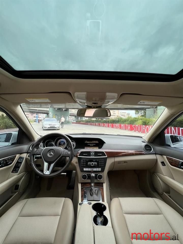 2012' Mercedes-Benz C 300 photo #6