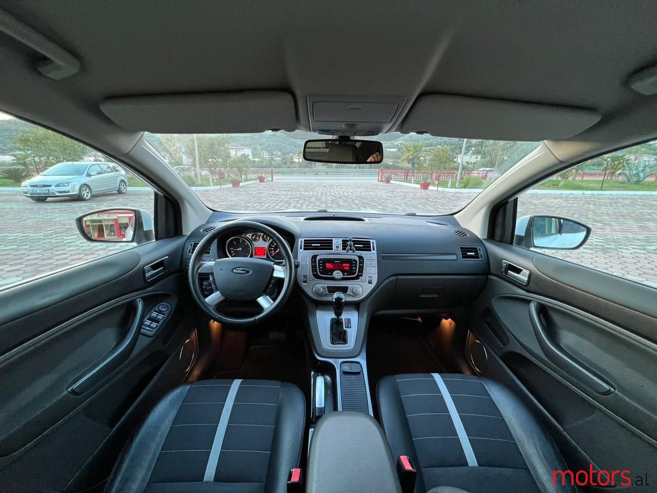 2011' Ford Kuga photo #6